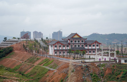 推進新烈士陵園建設