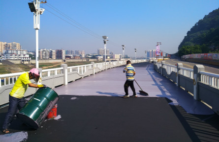 河東防洪堤加快鋪設堤面步道