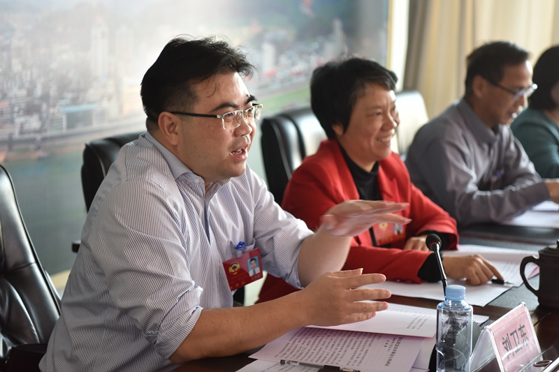 部分政協委員就優化小區管理提出建議