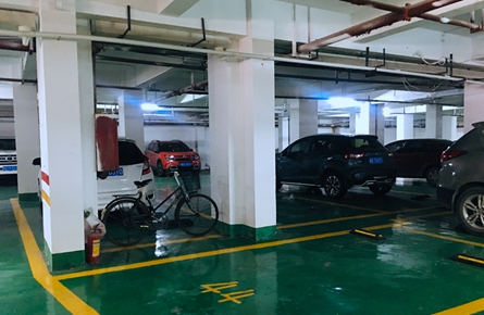 小區加裝電梯卡在“占用車位”