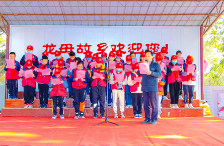 梧州日報社岑溪市第二小學紅領巾校園小記者站走進糯垌鎮開展研學活動