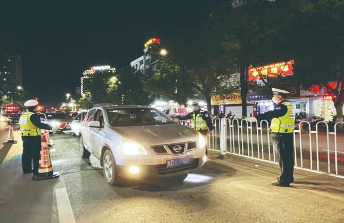 ?出動兩百警力打擊酒毒駕