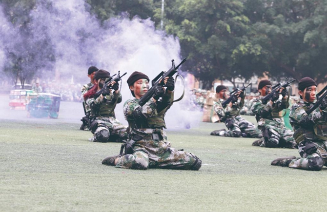 梧州學院舉行 新生軍訓會操