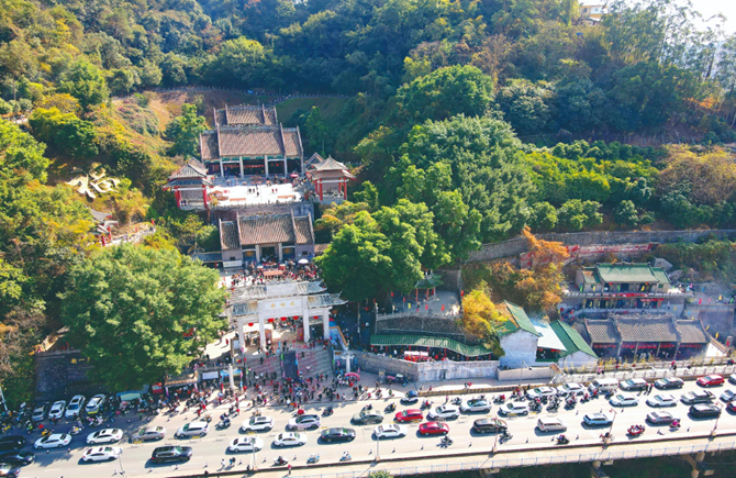 景區游客多